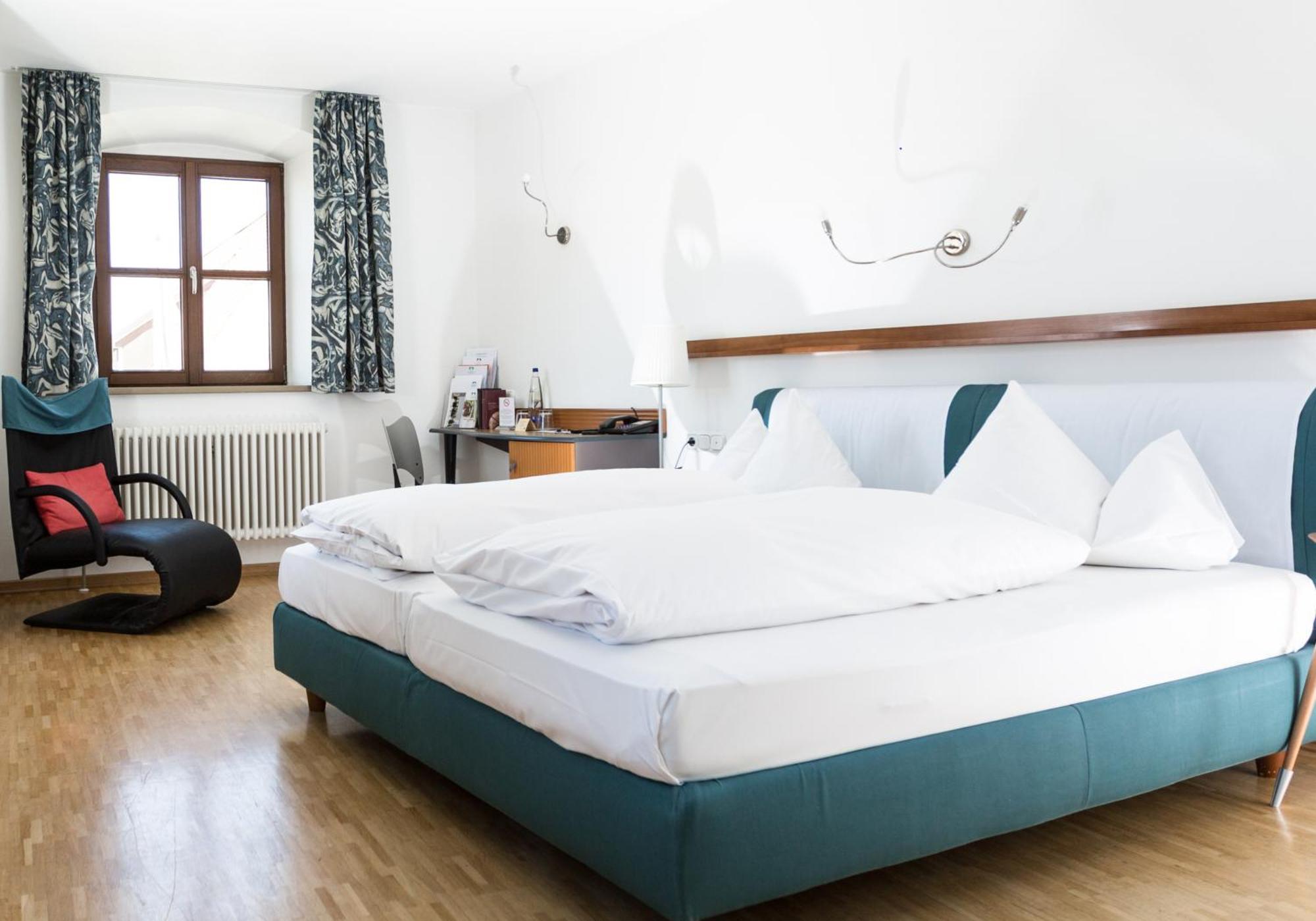 Hotel Klostergasthof Thierhaupten ภายนอก รูปภาพ