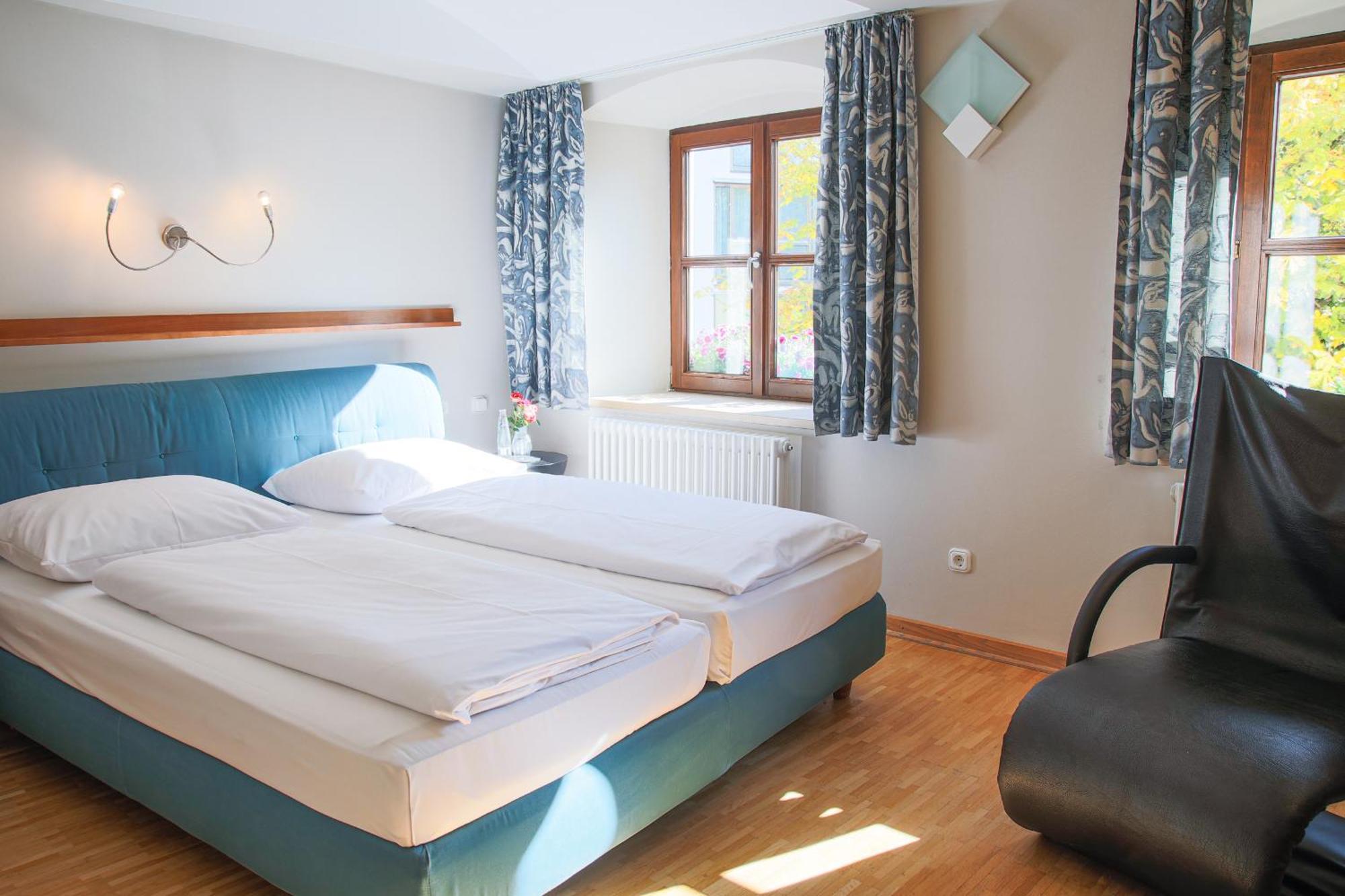 Hotel Klostergasthof Thierhaupten ภายนอก รูปภาพ
